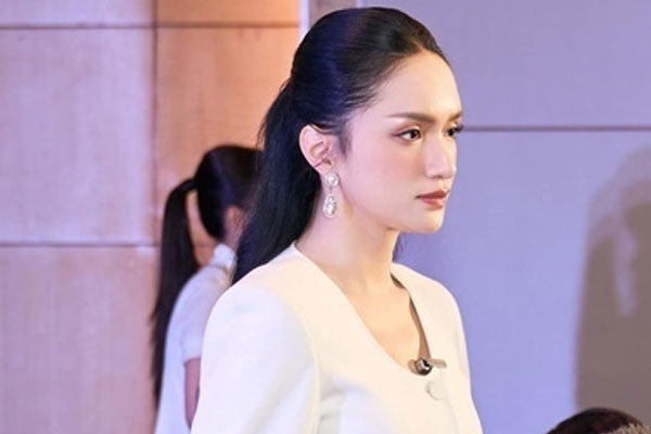 Hương Giang sau 13 năm thay da đổi thịt: Đường cong nóng bỏng, nữ tính-17