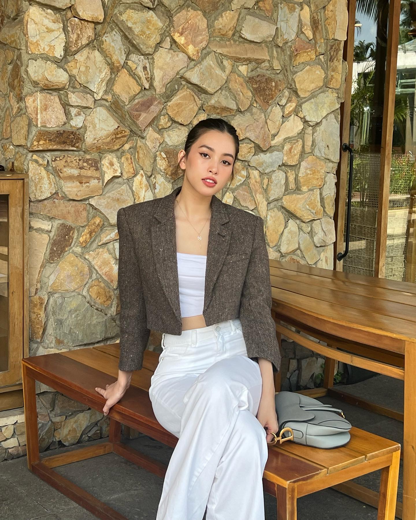 Hoa hậu Tiểu Vy thăng hạng phong cách nhờ chăm diện đồ tối giản-5