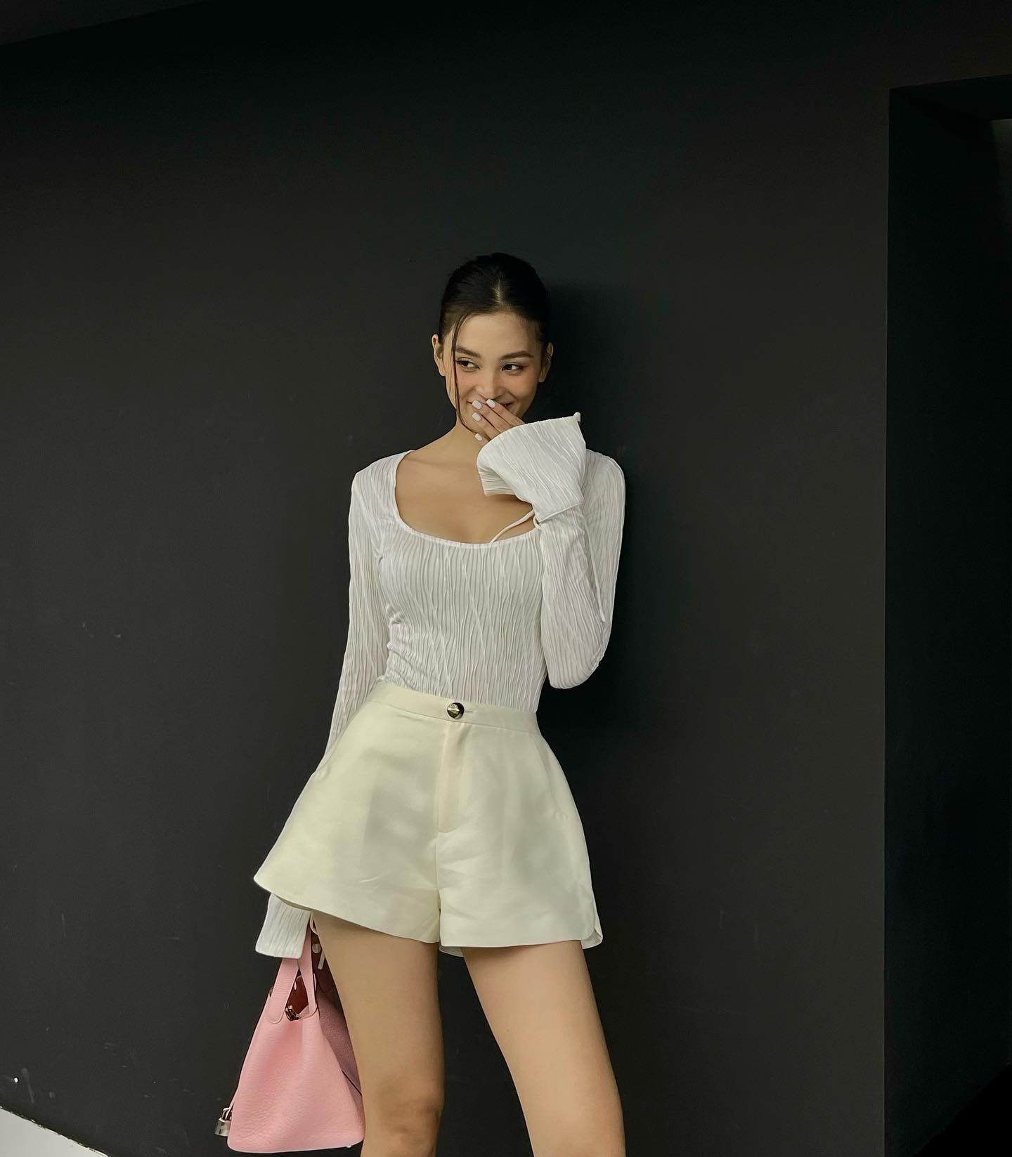 Hoa hậu Tiểu Vy thăng hạng phong cách nhờ chăm diện đồ tối giản-7
