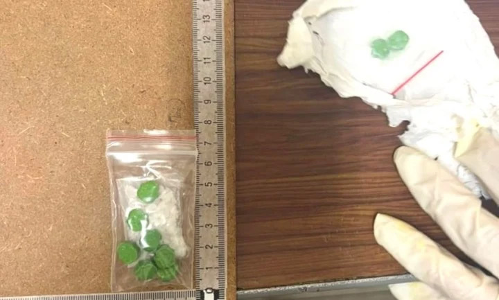 Nhét ma túy vào hậu môn, nam thanh niên bị bắt-2