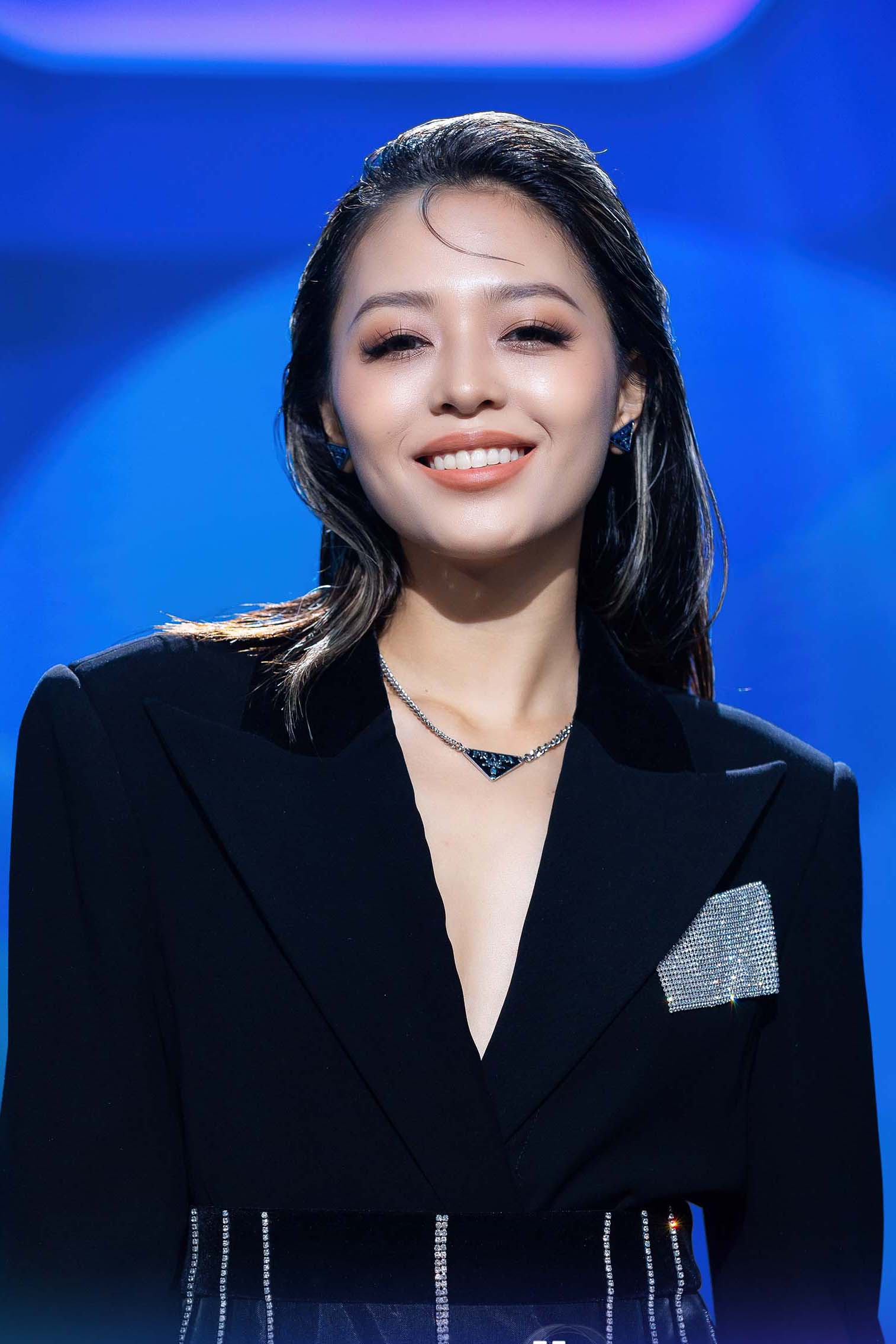 Trấn Thành cố kìm nước mắt ngay tập mở màn Người ấy là ai mùa 5-2