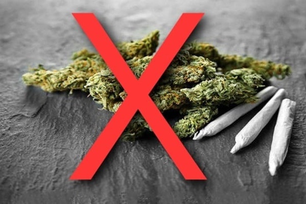 Hút thử cỏ Mỹ giá 20.000 đồng, nam sinh TP.HCM nhập viện khẩn-1