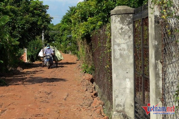 Cận cảnh căn nhà đơn sơ của Hoa hậu vừa thú nhận bị buộc thôi học, nhiều lần muốn sửa nhà cho mẹ mà không được-6