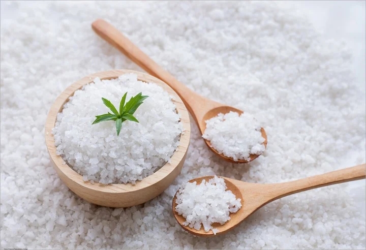 Tác dụng bất ngờ khi trộn muối trắng với dầu gội-2