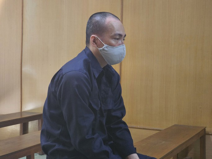 Lao vào xử người đàn ông hàng xóm vì hay... coi bói cho mẹ và vợ mình-1