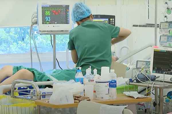 Bệnh nhân mắc COVID-19 sẽ không còn được điều trị miễn phí-1