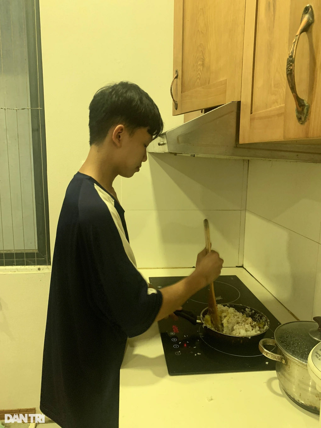 Sĩ tử cắm đầu ôn luyện, ao ước một điều khiến phụ huynh rơi nước mắt-1