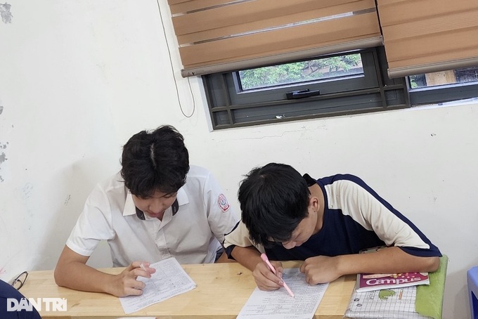 Sĩ tử cắm đầu ôn luyện, ao ước một điều khiến phụ huynh rơi nước mắt-2