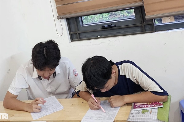 Một học sinh lớp 10 bị đâm khi đang trên đường đi học về-2