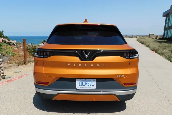 Driving Canada: VF 8 là 1 trong 3 mẫu xe điện đẹp nhất hiện nay ở Canada-5