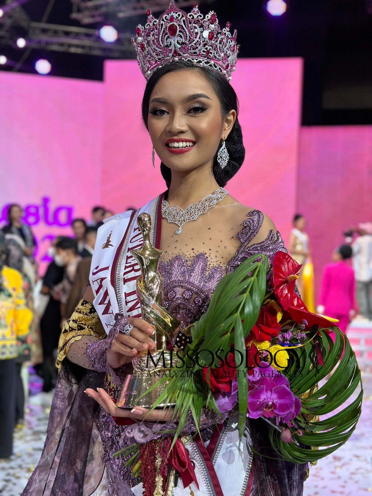 Nhan sắc 3 Hoa hậu Indonesia vừa đăng quang gây tranh cãi-4