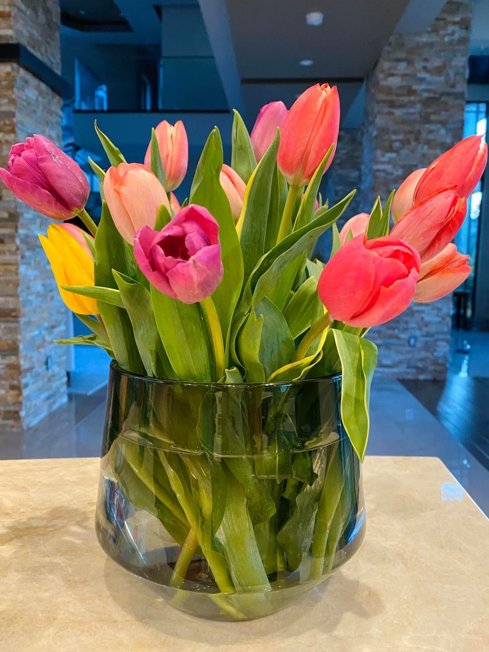 Vợ cũ Đan Trường cắm hoa tươi trang hoàng biệt thự triệu đô rộng 4000 m2-14