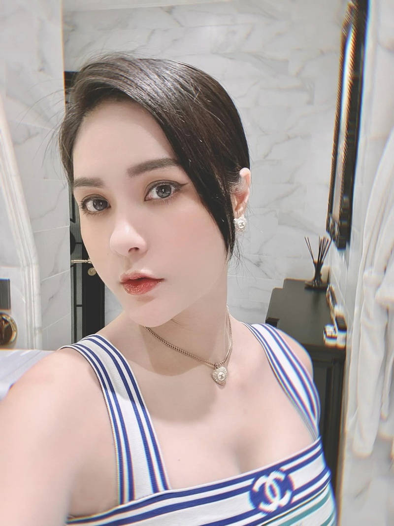 Nữ đại gia Quận 7 khoe cảnh tượng đám mây hồng trên biệt thự tuyệt đẹp, chồng hé lộ bàn ăn sặc mùi tiền-3