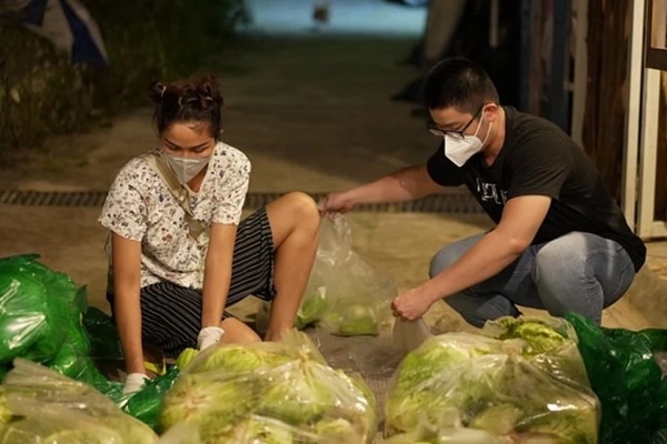 Hoa hậu Hoàn vũ Việt Nam lội bùn bắt cá, lấm lem bùn đất-3