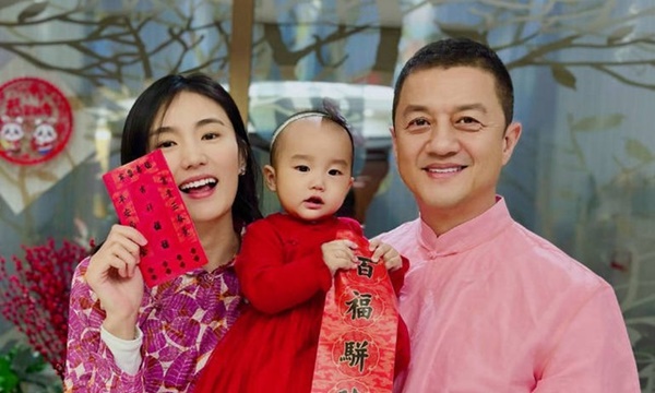 Cuộc sống trái ngược của hai con gái khi tài tử Anh hùng xạ điêu vỡ nợ-2