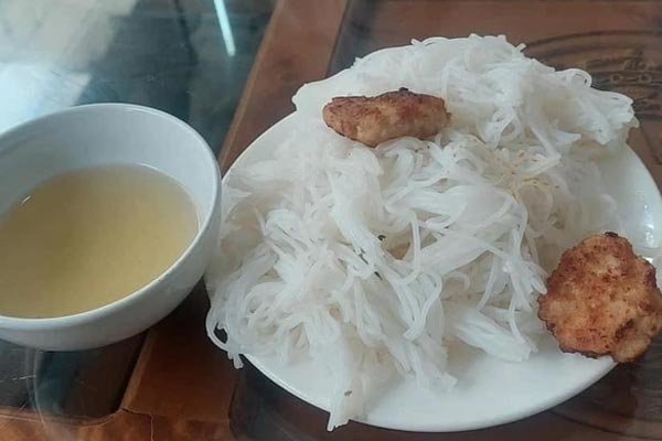 Vụ suất bún 35.000 đồng chỉ có 2 cái chả ở Sầm Sơn: Xử phạt quán ăn-4