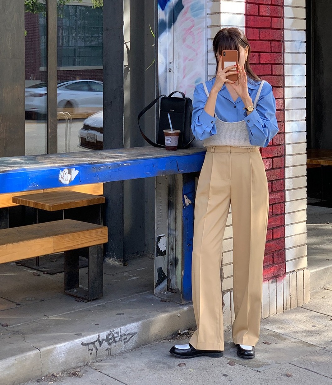 4 mẫu quần âu trẻ trung hơn hẳn quần đen-8