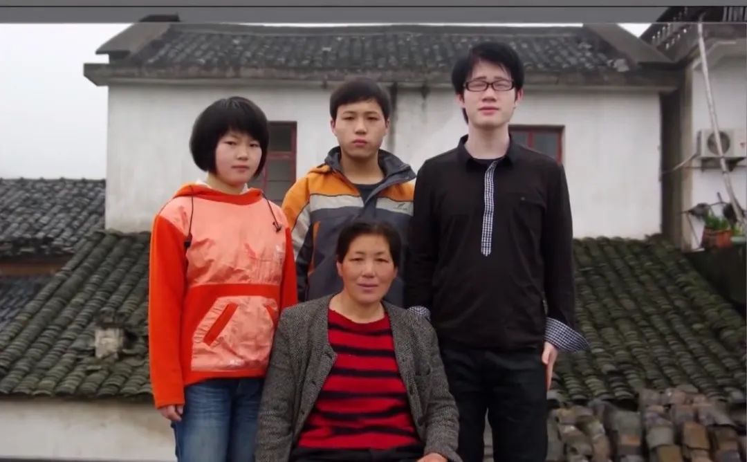 Chuyện người mẹ 19 năm gánh hàng lên núi nuôi con thành tài, ngậm đắng nuốt cay trước sự oán hận của nhà chồng-9