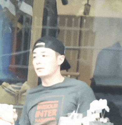 Hoắc Kiến Hoa xuất hiện trên phố, ngoại hình tuổi U50 ra sao?-1