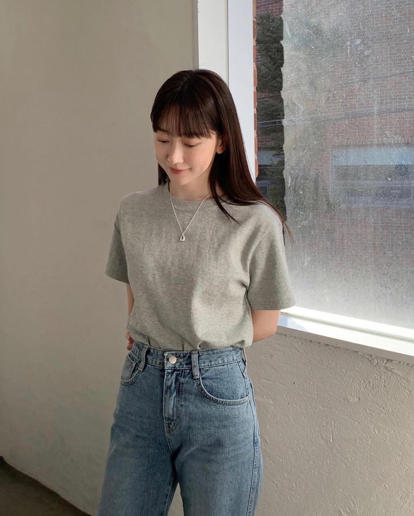 Diện áo thun và quần jeans sành điệu như Hoa hậu Phương Khánh với 10 công thức-10