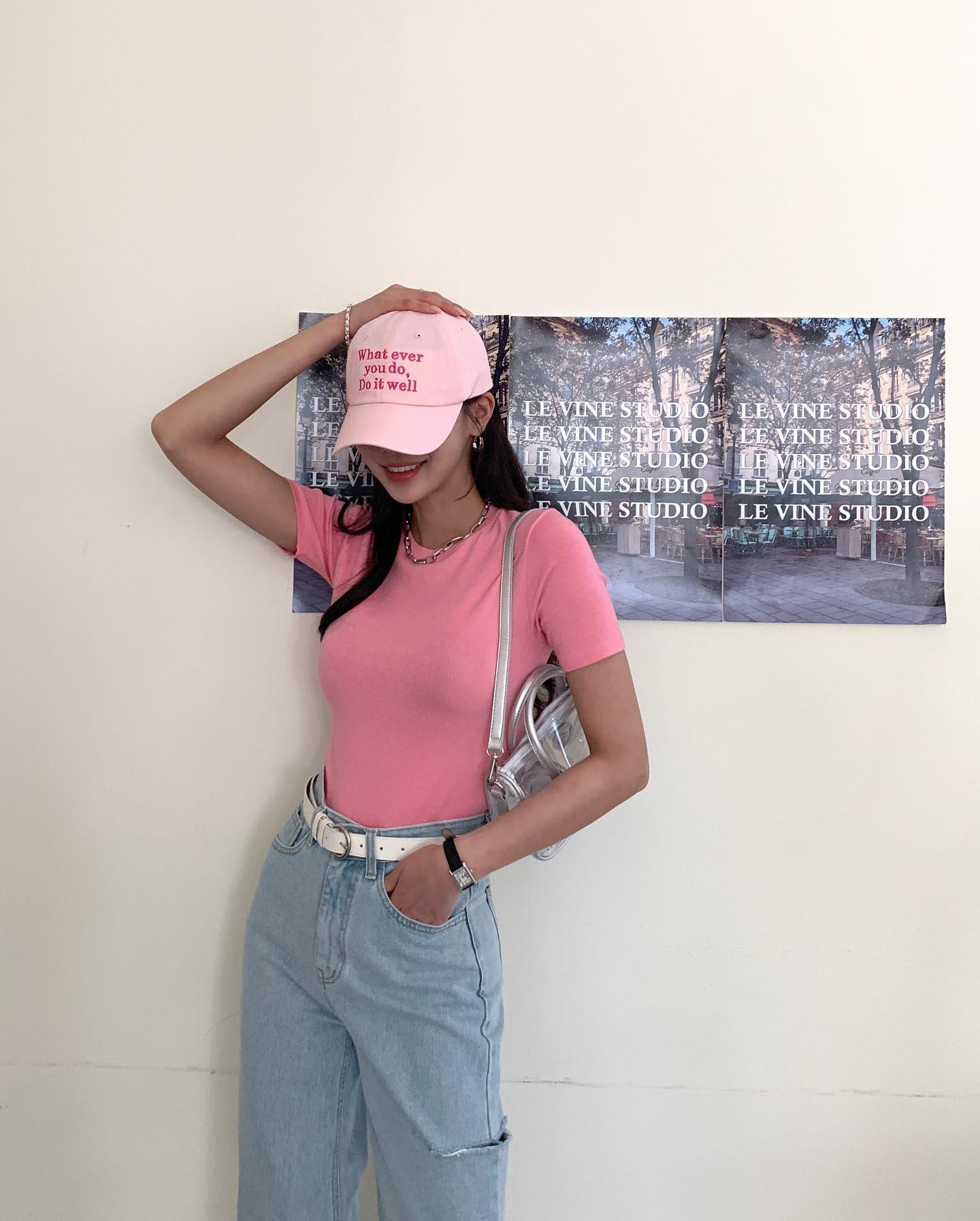 Diện áo thun và quần jeans sành điệu như Hoa hậu Phương Khánh với 10 công thức-4