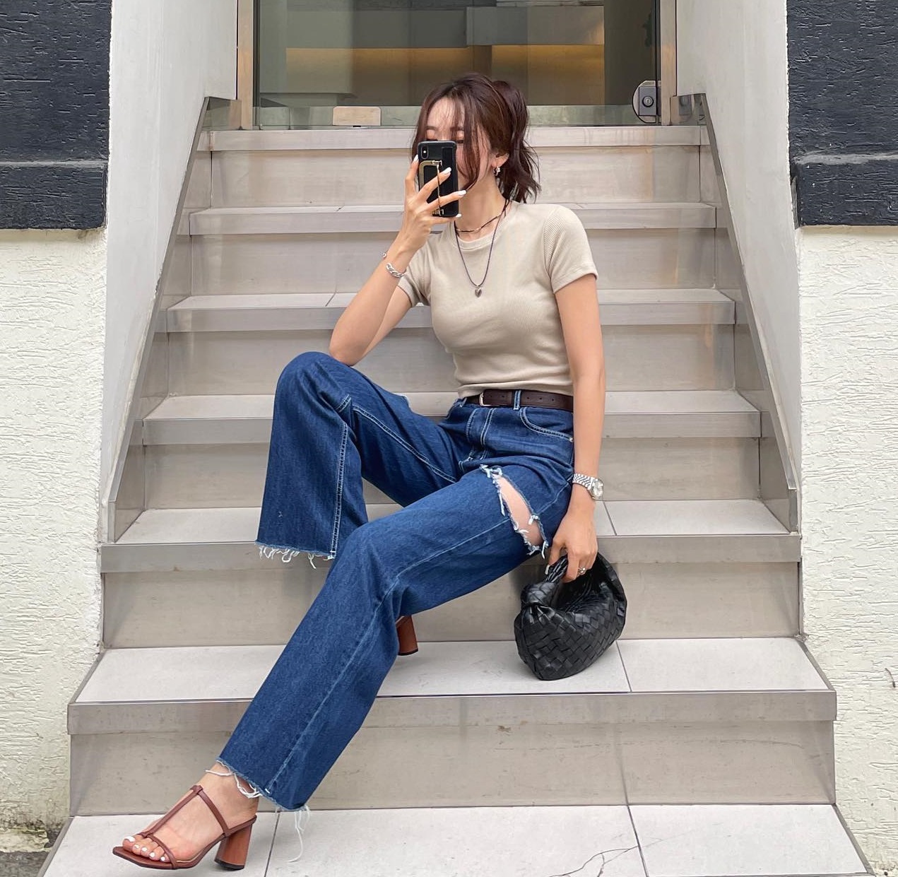 Diện áo thun và quần jeans sành điệu như Hoa hậu Phương Khánh với 10 công thức-8