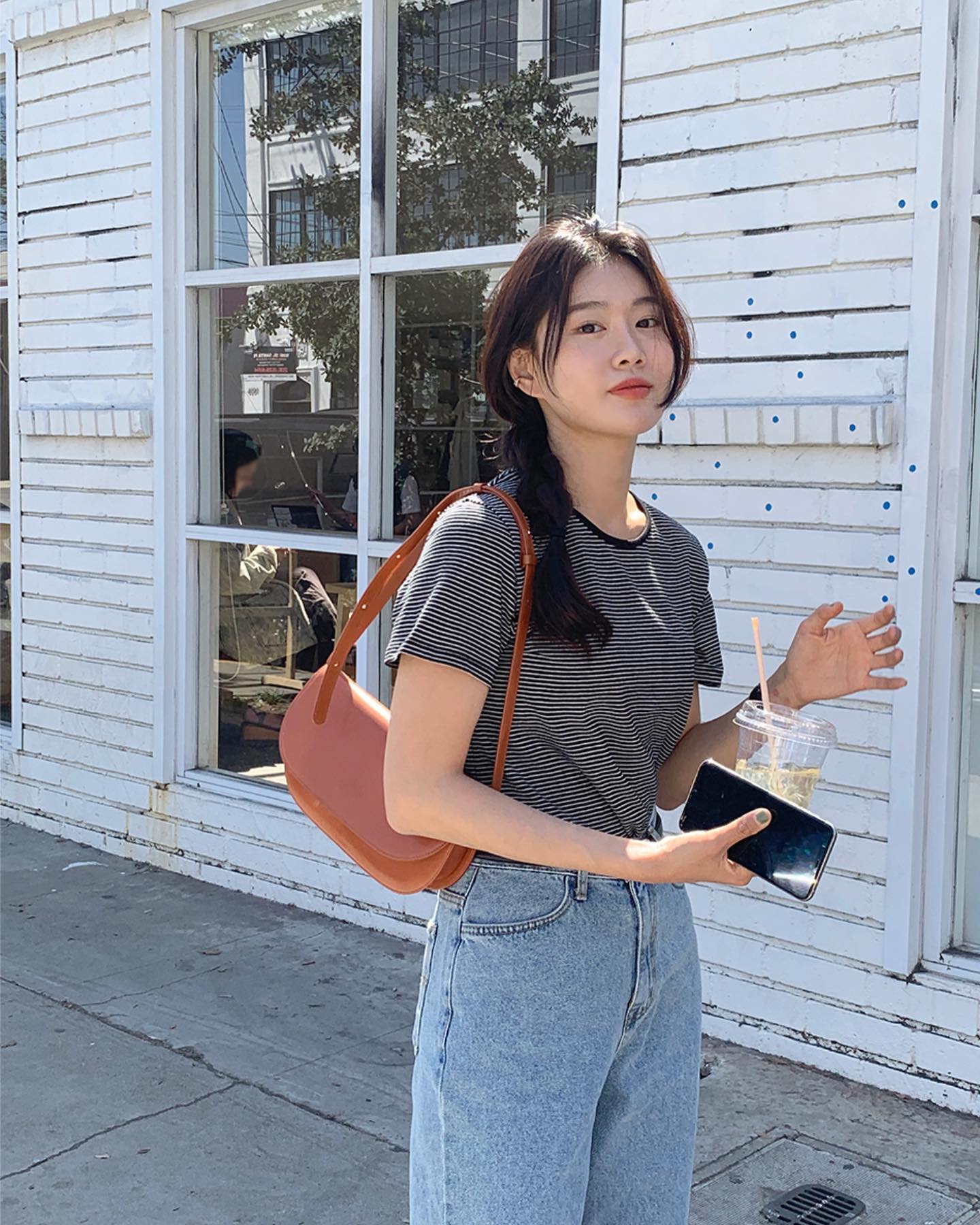 Diện áo thun và quần jeans sành điệu như Hoa hậu Phương Khánh với 10 công thức-9