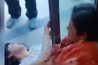Chê con dâu học thức thấp không xứng với con trai, mẹ chồng đánh đấm dã man