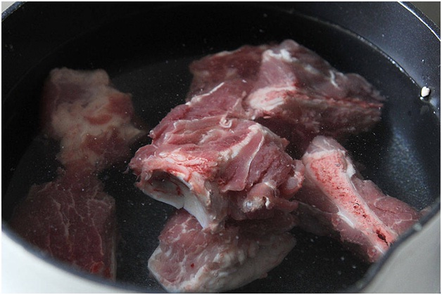 Canh xương nấu củ sắn dây vừa ngon lại giúp cải thiện vòng 1-3