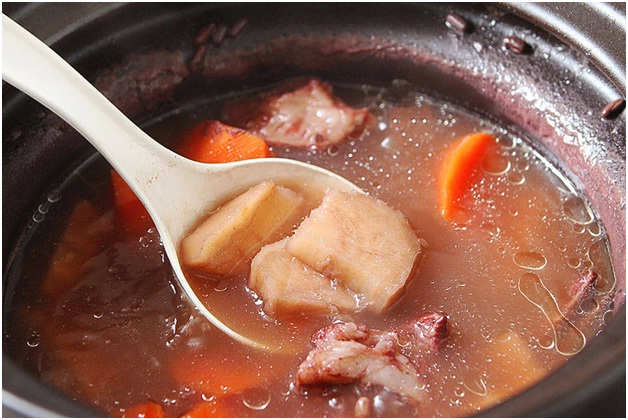 Canh xương nấu củ sắn dây vừa ngon lại giúp cải thiện vòng 1-6