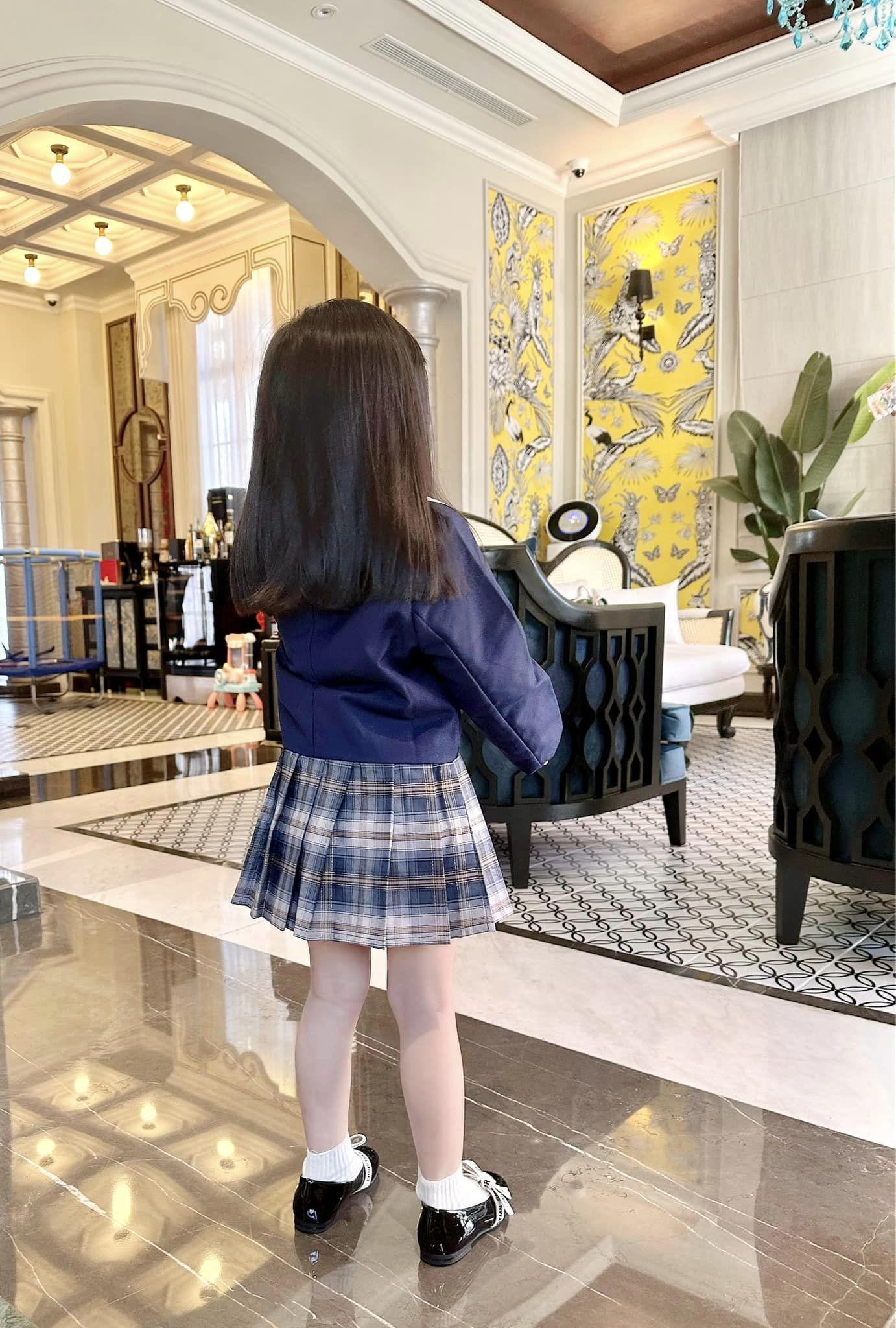 Con gái út nhà Đoàn Di Băng 1 tuổi kiếm chục tỷ, mẹ sắm đồ đi mẫu giáo mặc 7 ngày không hết-12