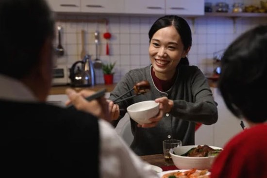 Người phụ nữ 40 tuổi bỏ việc về nhà nhận lương 13 triệu đồng/tháng của bố mẹ