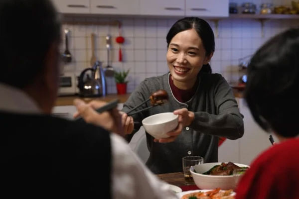 Người phụ nữ 40 tuổi bỏ việc về nhà nhận lương 13 triệu đồng/tháng của bố mẹ-2