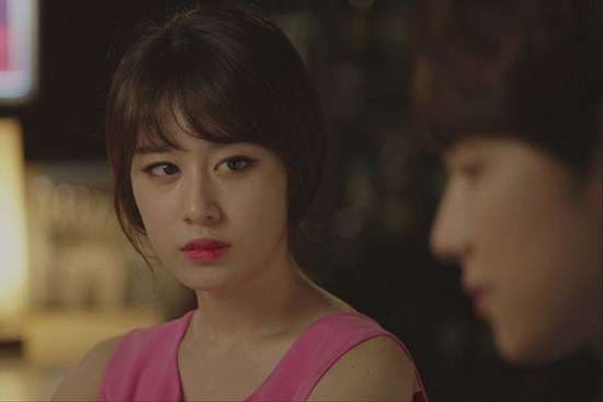 Cưới được 1 tháng thì chồng cũ của vợ tới tìm, nghe anh ta nói tôi về nhà lập tức viết đơn ly hôn