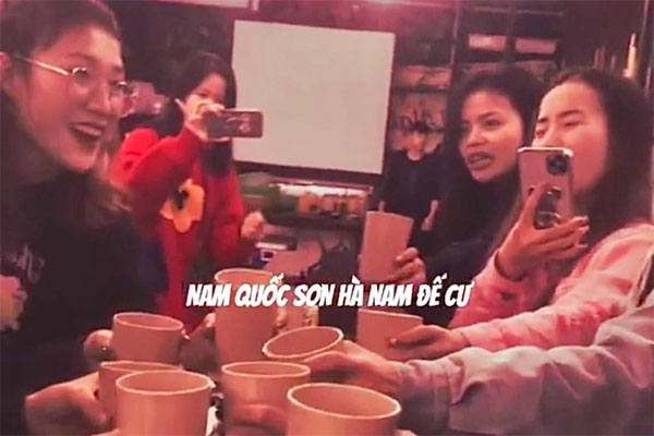 Cái giá cần phải trả của show thời trang phản cảm-4