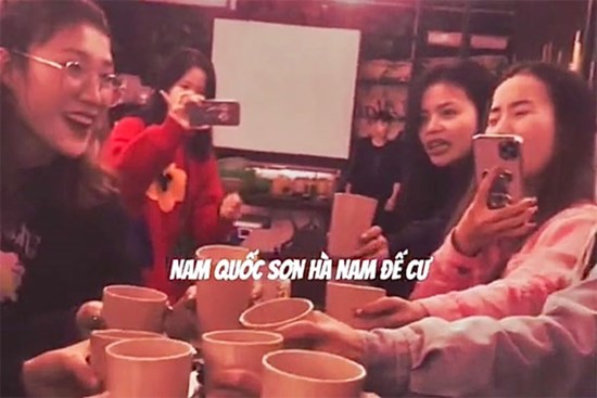 Phẫn nộ nhóm bạn trẻ chế 