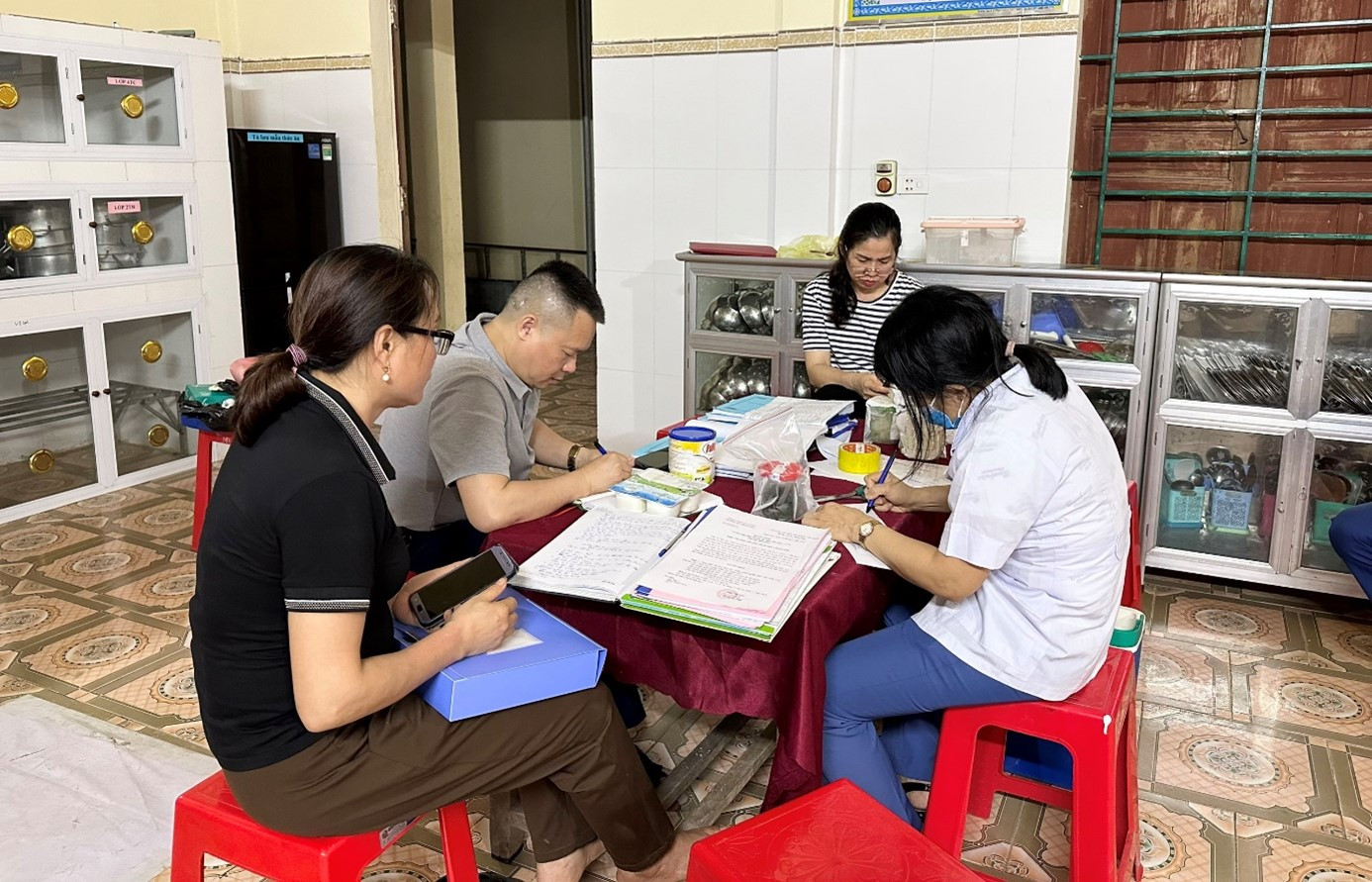 Tìm ra nguyên nhân khiến 76 trẻ mầm non ngộ độc nhập viện-2