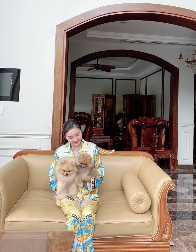 Từng giấu chồng kín bưng nay cuồng chồng ra mặt, Bảo Thy được chiều chuộng ra sao trong căn biệt thự bạc tỷ?-12