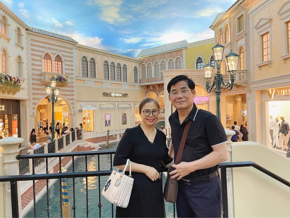 Sinh con gái như Hương Tràm: Xây nhà 20 tỷ đồng cho ba mẹ, nay đưa gia đình vi vu đất Mỹ-10