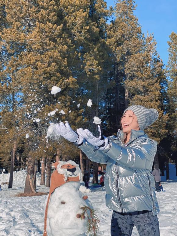 Sinh con gái như Hương Tràm: Xây nhà 20 tỷ đồng cho ba mẹ, nay đưa gia đình vi vu đất Mỹ-11