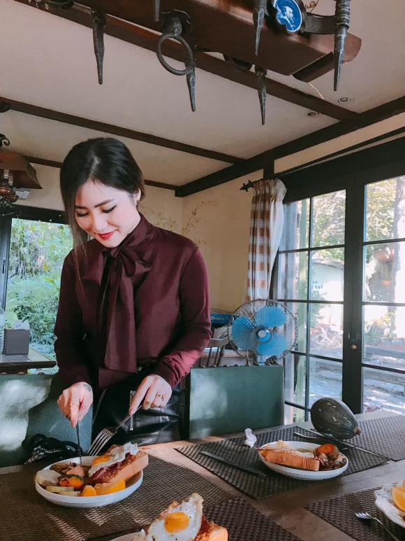 Sinh con gái như Hương Tràm: Xây nhà 20 tỷ đồng cho ba mẹ, nay đưa gia đình vi vu đất Mỹ-17