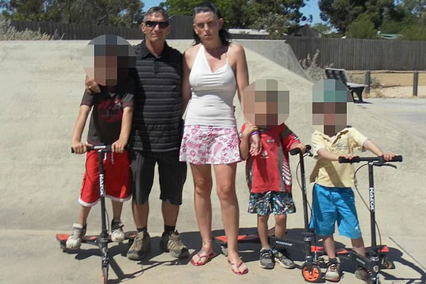 Ra tòa vì đầu độc chồng, người vợ được cả thị trấn ủng hộ khi chân dung gã chồng bị phơi bày-1