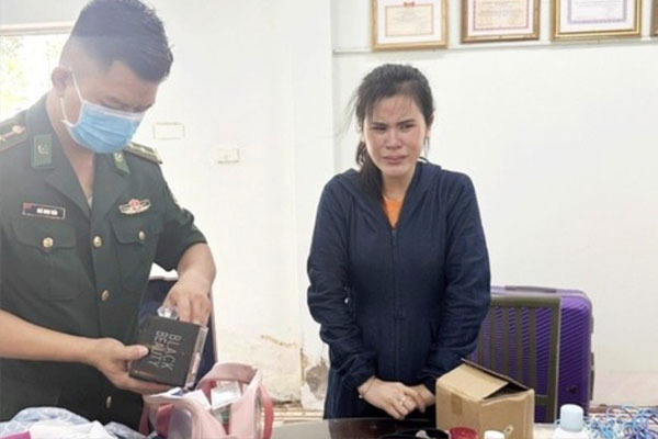 Phát hiện ma túy trong hành lý cô gái nhập cảnh vào Việt Nam-1