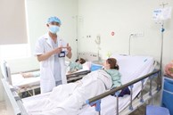 Cô dâu ở Hưng Yên nhập viện vì gài kim vào sau váy cưới