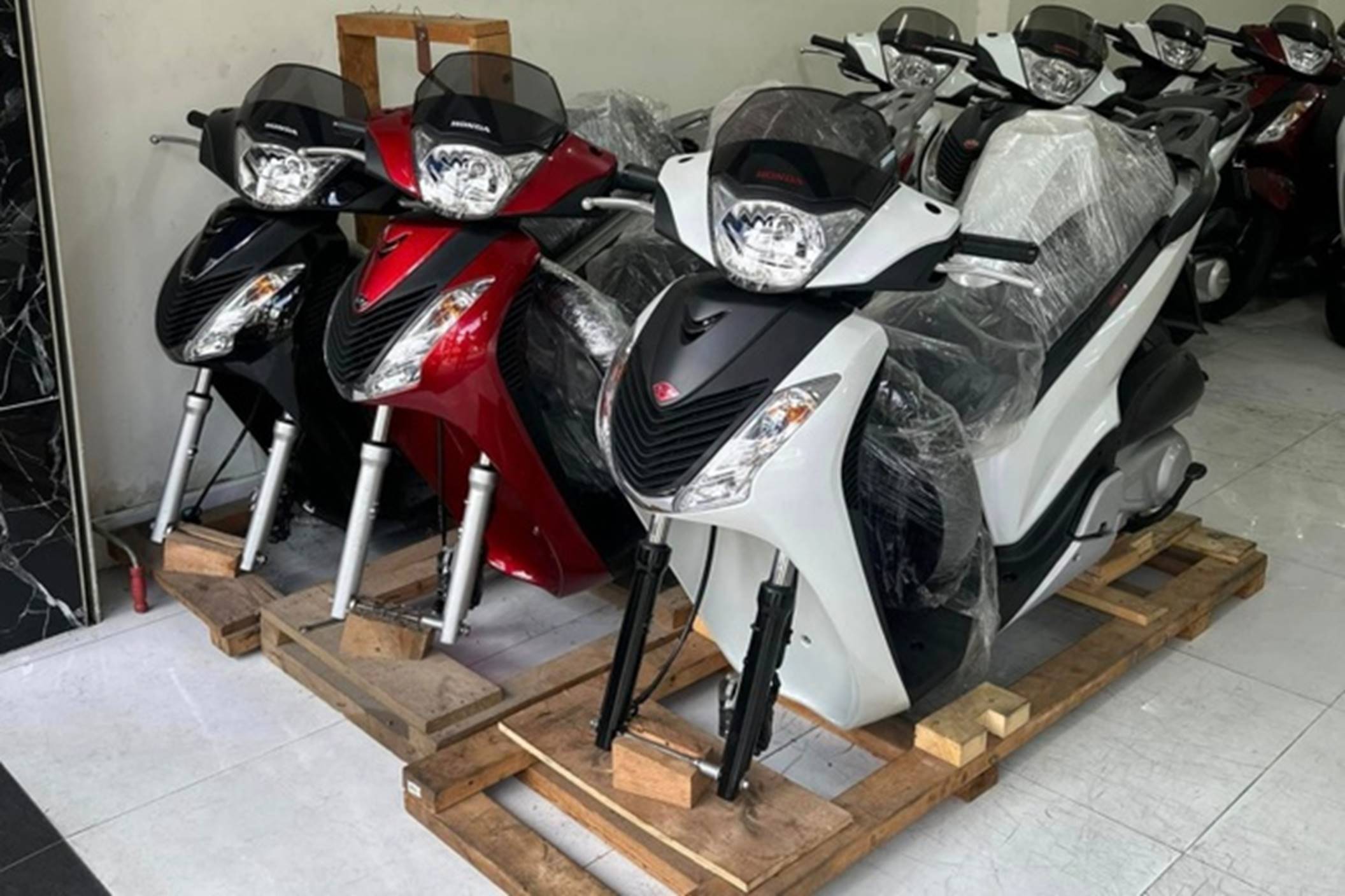 Honda SH 150i đời 2012 chưa đổ xăng có giá hơn 1 tỷ đồng tại TP.HCM-1