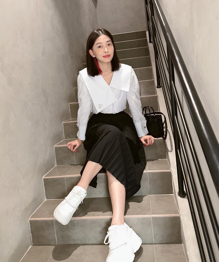 Sao Việt biến hóa trẻ trung và thanh lịch với chân váy xếp ly-1