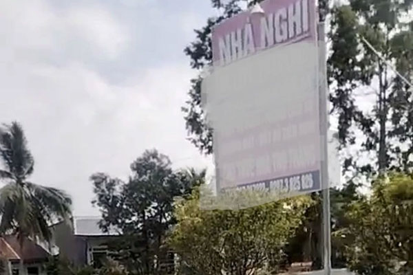 Nữ phó chánh văn phòng sở bị phát hiện ở chung phòng nhà nghỉ với chồng người khác-1