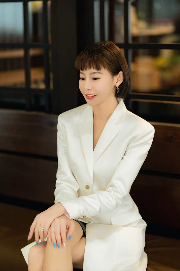 Cuộc sống của hoa hậu Vbiz vỡ nợ tiền tỷ thay đổi ra sao sau 3 năm ở ẩn?-1