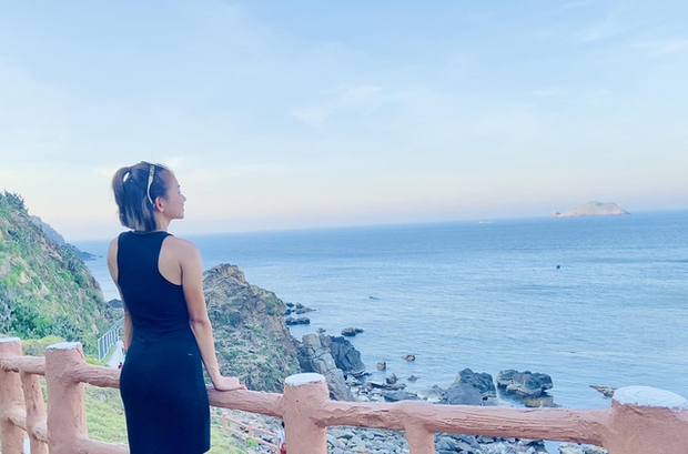 Bên ngoài đường chạy, Nguyễn Thị Oanh diện váy thướt tha, nhan sắc cực ngọt ngào-7