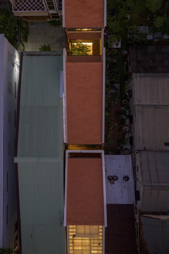 Nhà phố ở Cần Thơ gây thương nhớ chỉ dùng gạch gốm thay cho mái-7